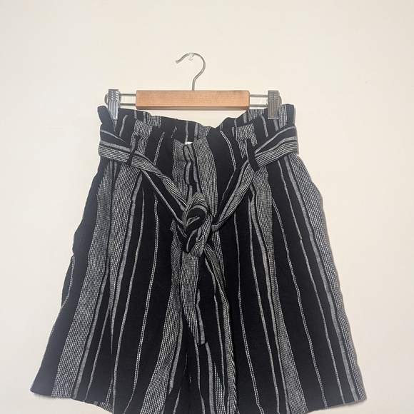 Black and White Striped Women Shorts - Picture 2 of 7